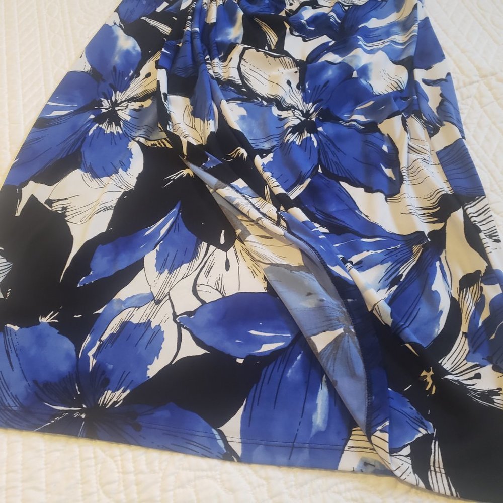 connected apparel Blue Black White Floral Midi Dress with Side Pleats Details - Picture 5 of 7